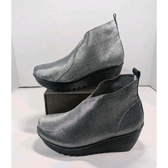 bernie mev. Shoes - NIB Bernie Mev Maile Elastic Woven Wedge Bootie Womens Size 9 Pewter Silver